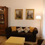Casa Elli Serbelloni 12 *